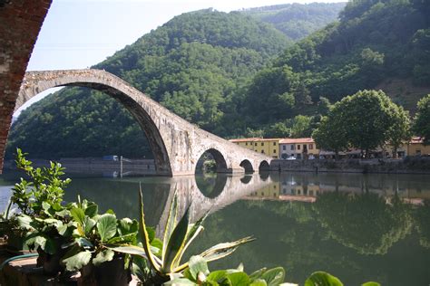 ponte del diavolo prada bassa|The Devil’s Bridge in Borgo a Mozzano .